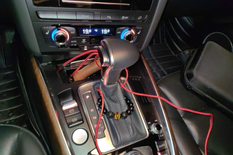 Used Audi Q5 2015 40 TFSI Comfort Model Gear Lever