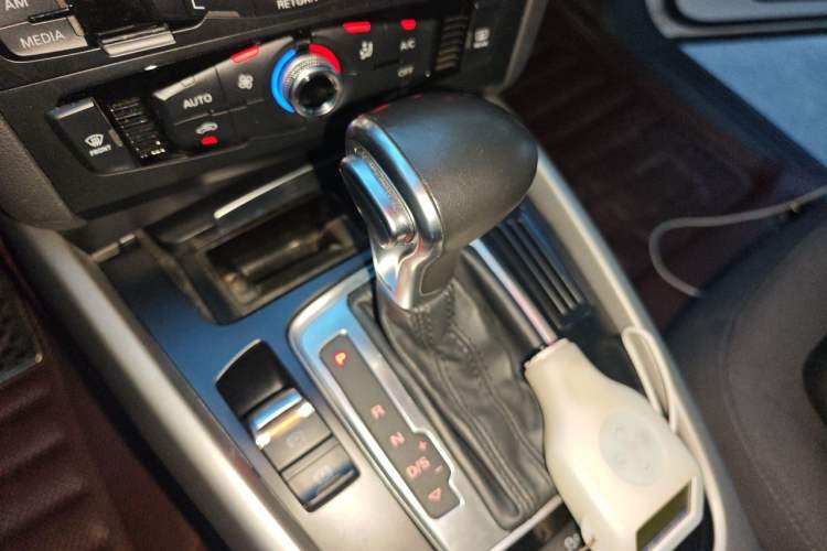 Used Audi Q5 2015 40 TFSI Trendy Edition Gear Lever