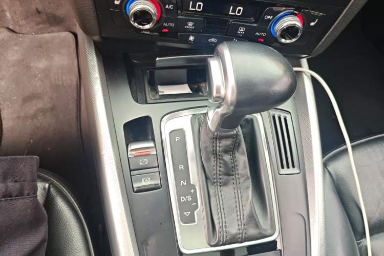 Used Audi Q5 2015 40 TFSI Technology Edition Gear Lever