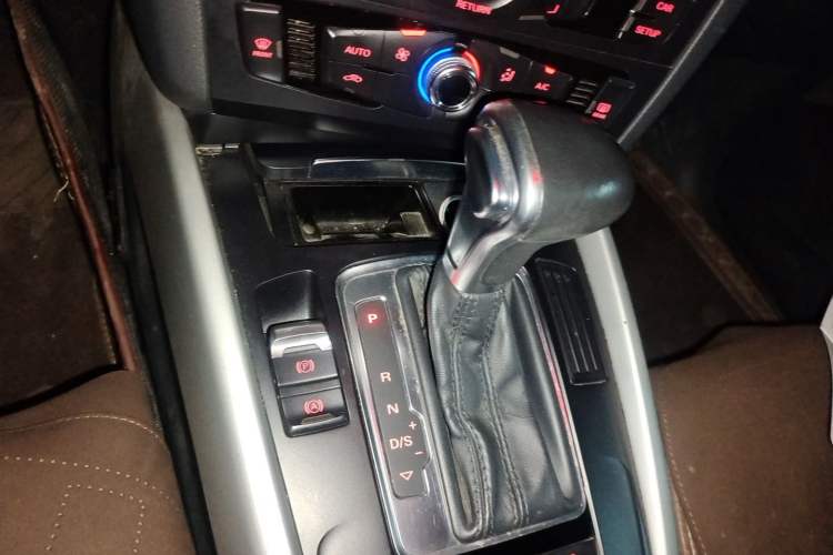 Used Audi Q5 2015 40 TFSI Trendy Edition Gear Lever
