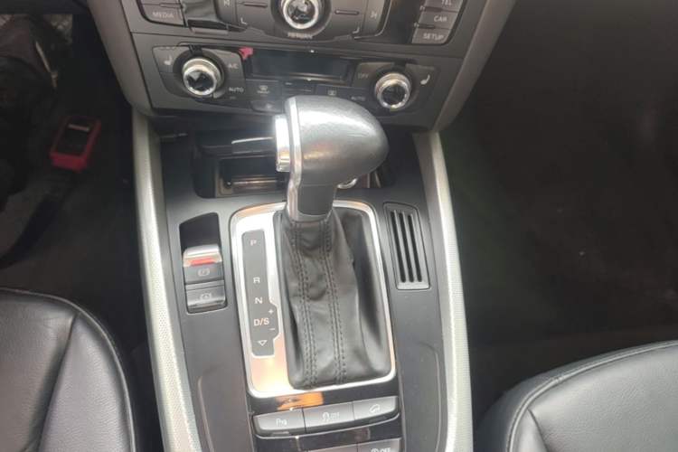 Used Audi Q5 2015 40 TFSI Technology Edition Gear Lever