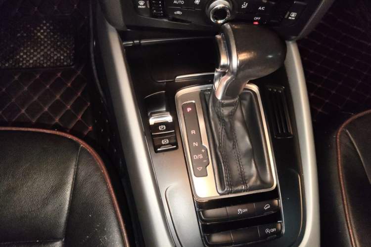Used Audi Q5 2015 40 TFSI Technology Edition Gear Lever