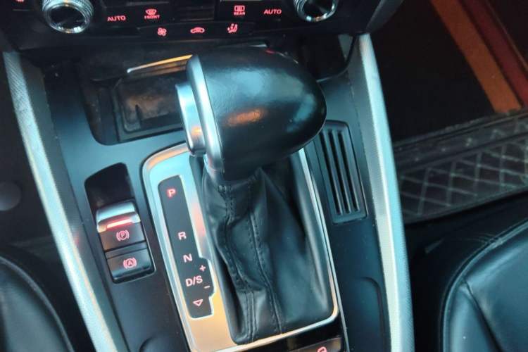 Used Audi Q5 2015 40 TFSI Technology Edition Gear Lever
