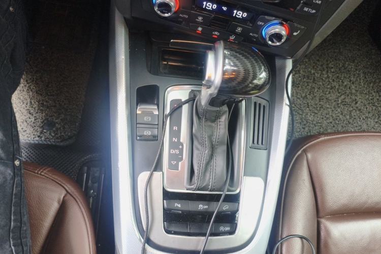 Used Audi Q5 2015 40 TFSI Technology Edition Gear Lever