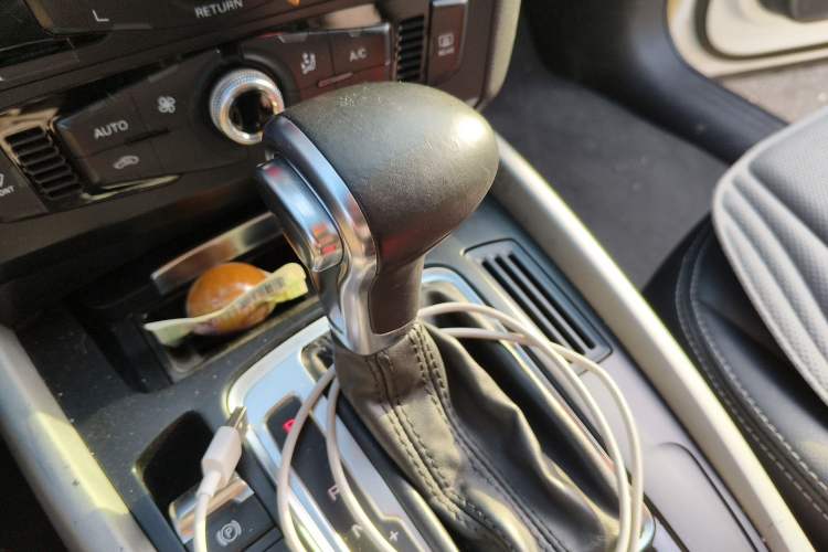 Used Audi Q5 2015 40 TFSI Technology Edition Gear Lever
