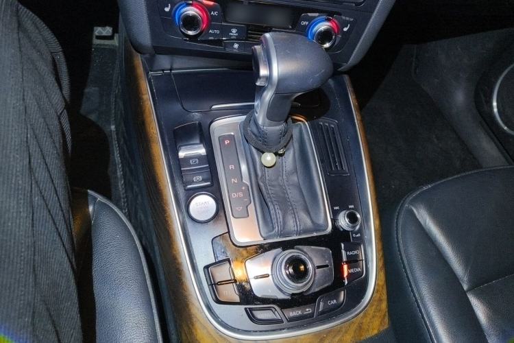 Used Audi Q5 2015 40 TFSI Comfort Model Gear Lever