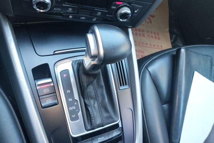 Used Audi Q5 2015 40 TFSI Technology Edition Gear Lever