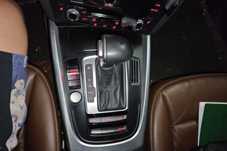 Used Audi Q5 2015 40 TFSI Technology Edition Gear Lever