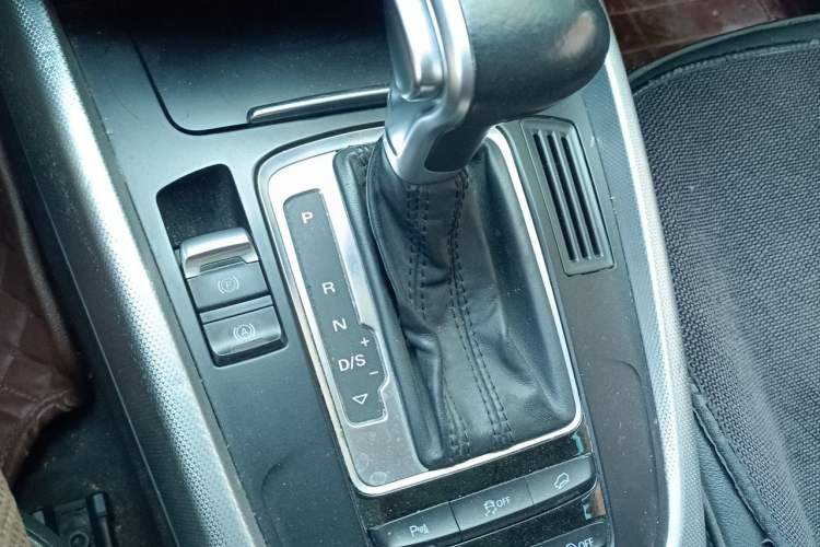 Used Audi Q5 2015 40 TFSI Technology Edition Gear Lever