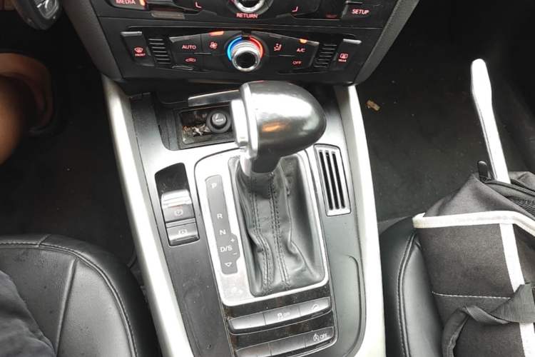 Used Audi Q5 2015 40 TFSI Trendy Edition Gear Lever