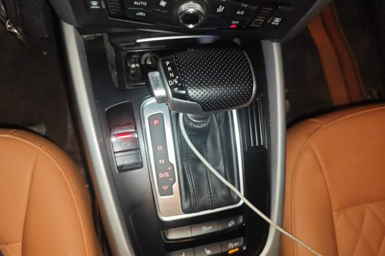 Used Audi Q5 2015 40 TFSI Trendy Edition Gear Lever