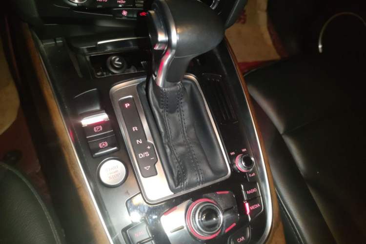 Used Audi Q5 2015 40 TFSI Comfort Model Gear Lever