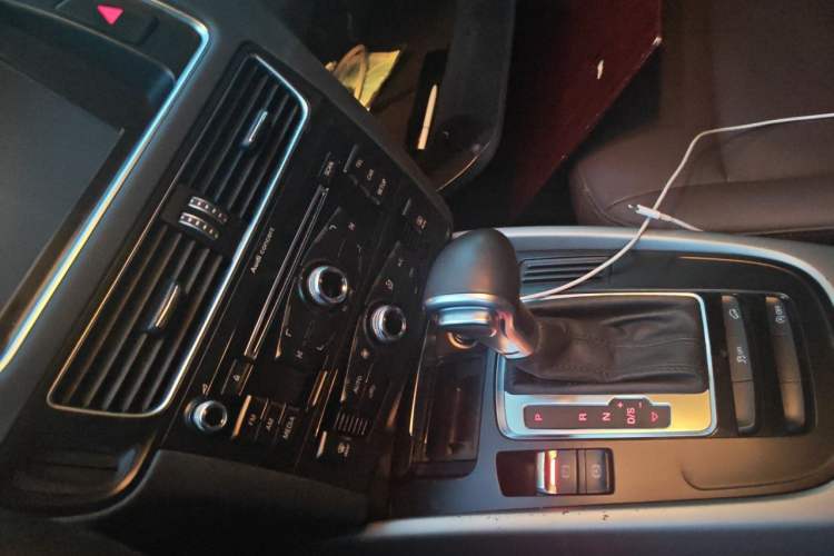 Used Audi Q5 2015 40 TFSI Trendy Edition Gear Lever