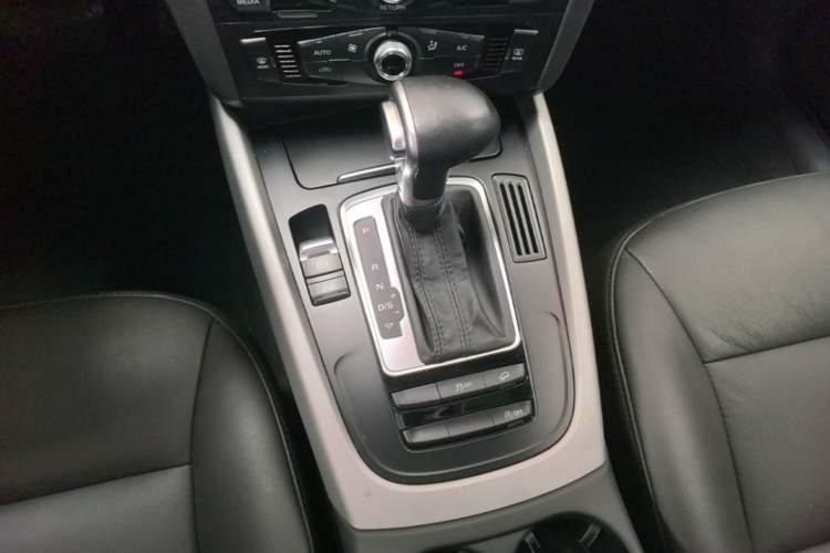 Used Audi Q5 2015 40 TFSI Trendy Edition Gear Lever