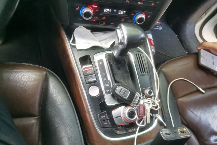 Used Audi Q5 2015 40 TFSI Comfort Model Gear Lever