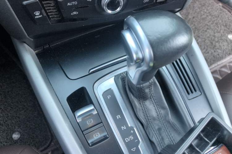 Used Audi Q5 2015 40 TFSI Trendy Edition Gear Lever