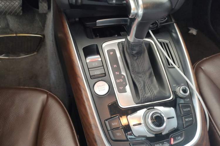 Used Audi Q5 2015 40 TFSI Comfort Model Gear Lever