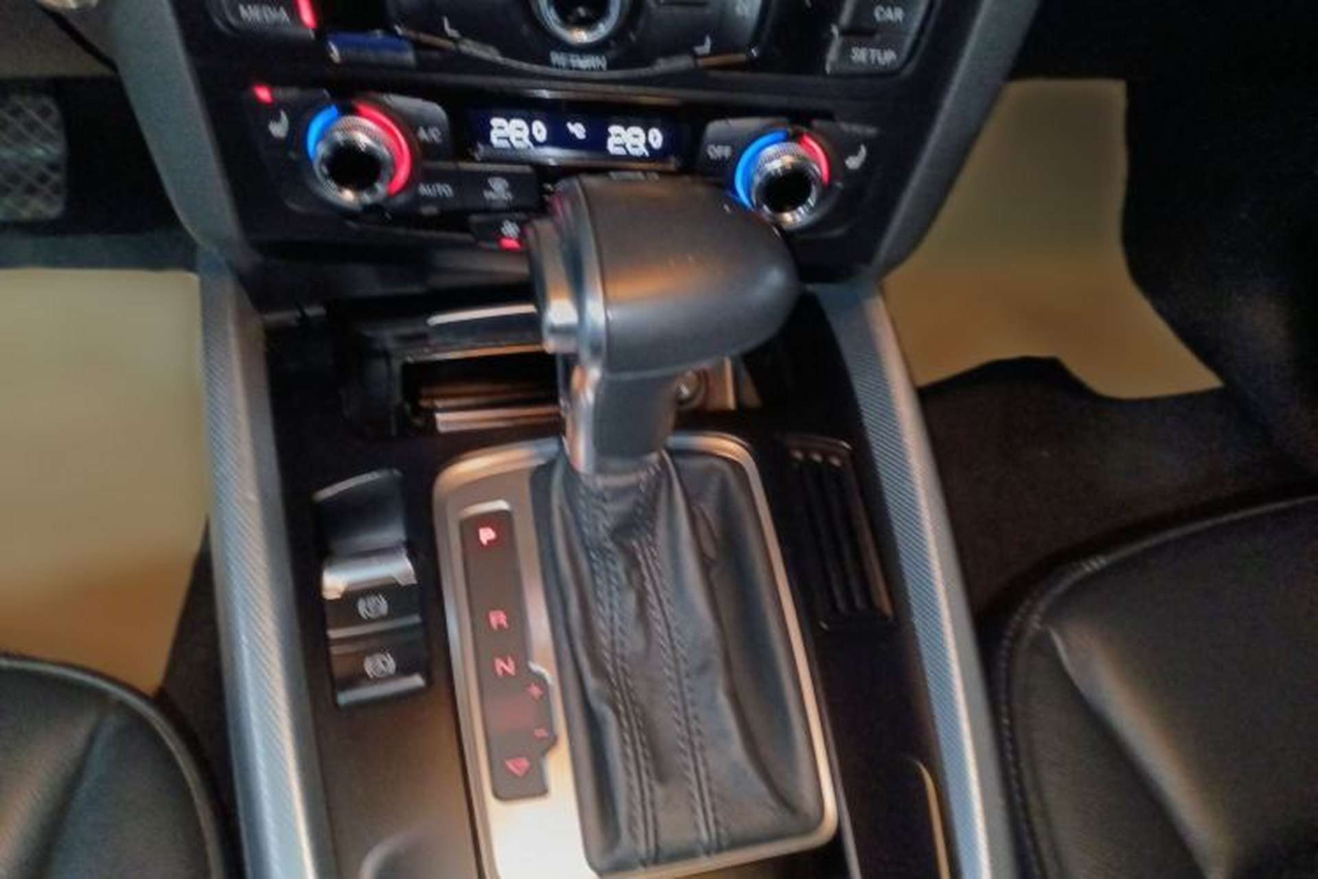 Used Audi Q5 2015 40 TFSI Technology Edition Gear Lever