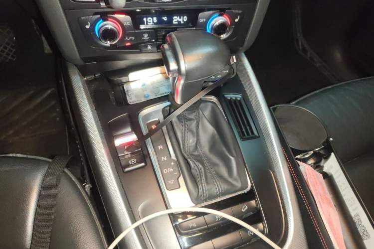 Used Audi Q5 2015 40 TFSI Technology Edition Gear Lever