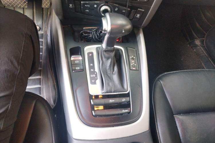 Used Audi Q5 2015 40 TFSI Trendy Edition Gear Lever