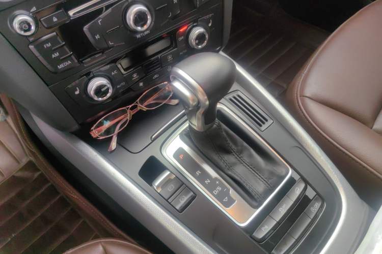 Used Audi Q5 2015 40 TFSI Technology Edition Gear Lever
