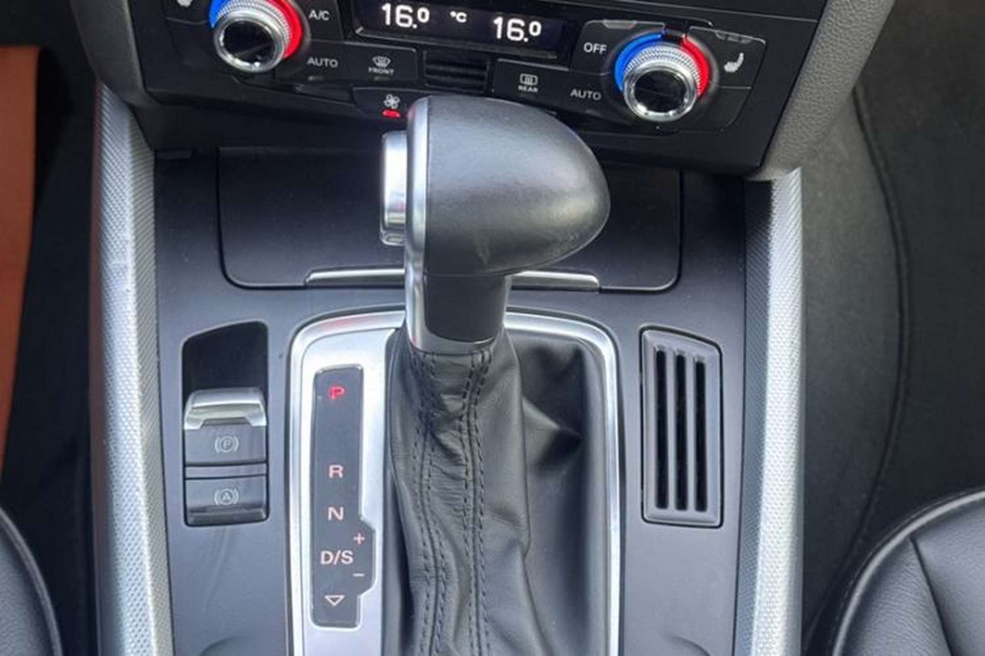 Used Audi Q5 2015 40 TFSI Technology Edition Gear Lever