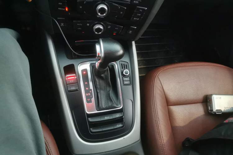 Used Audi Q5 2015 40 TFSI Trendy Edition Gear Lever