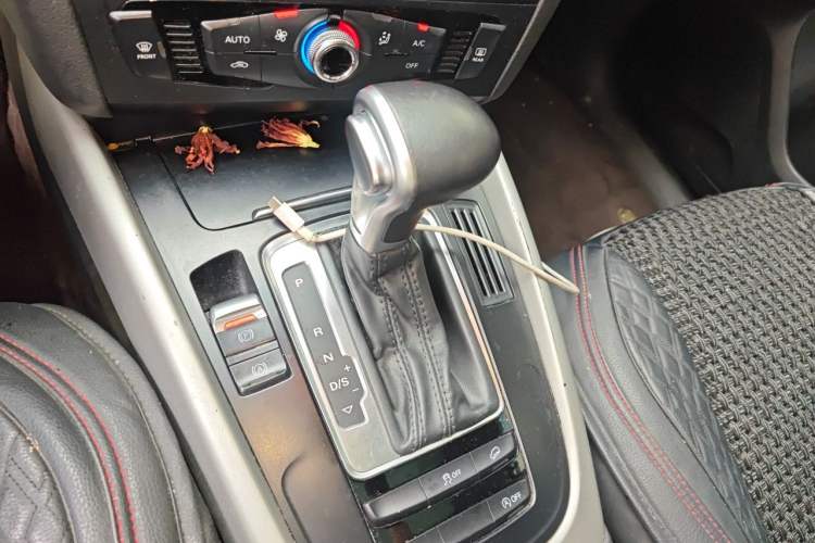 Used Audi Q5 2015 40 TFSI Trendy Edition Gear Lever