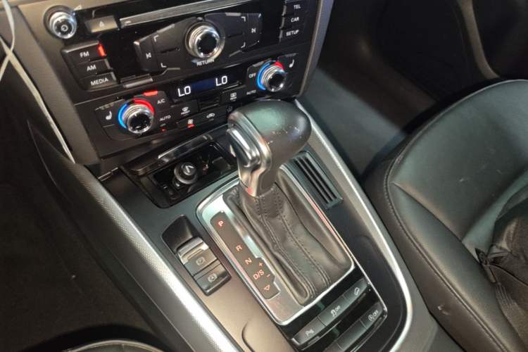 Used Audi Q5 2015 40 TFSI Technology Edition Gear Lever