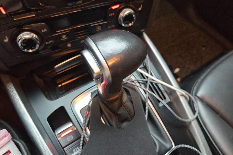 Used Audi Q5 2015 40 TFSI Technology Edition Gear Lever