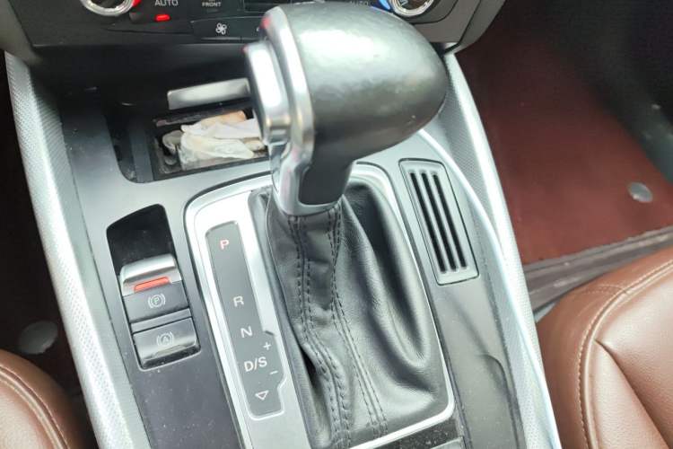 Used Audi Q5 2015 40 TFSI Technology Edition Gear Lever