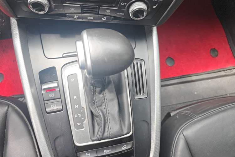 Used Audi Q5 2015 40 TFSI Technology Edition Gear Lever