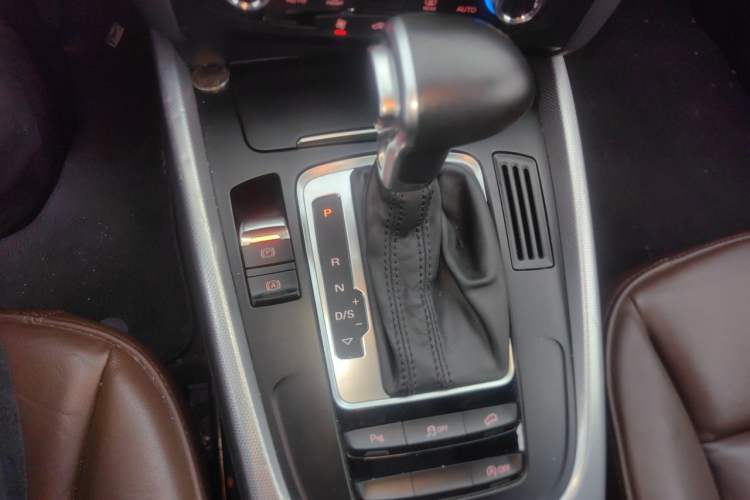 Used Audi Q5 2015 40 TFSI Technology Edition Gear Lever