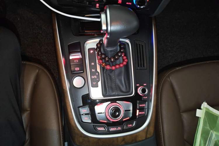 Used Audi Q5 2015 40 TFSI Comfort Model Gear Lever