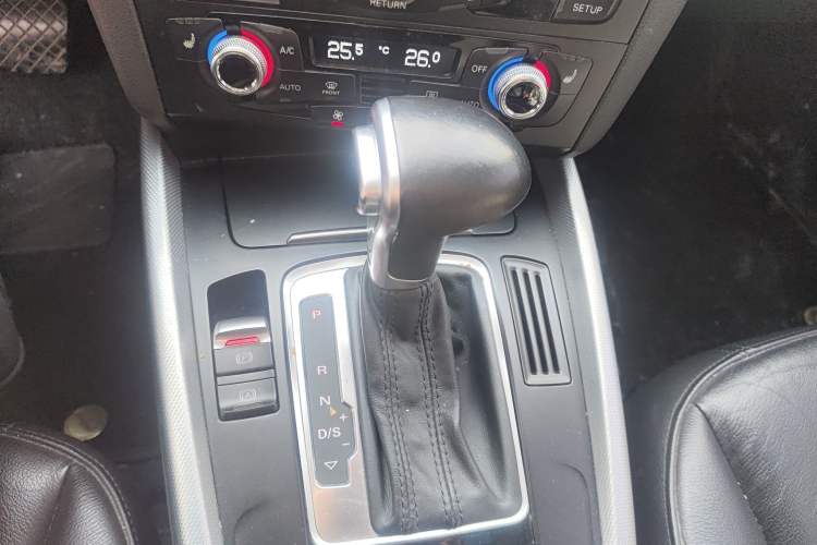 Used Audi Q5 2015 40 TFSI Technology Edition Gear Lever