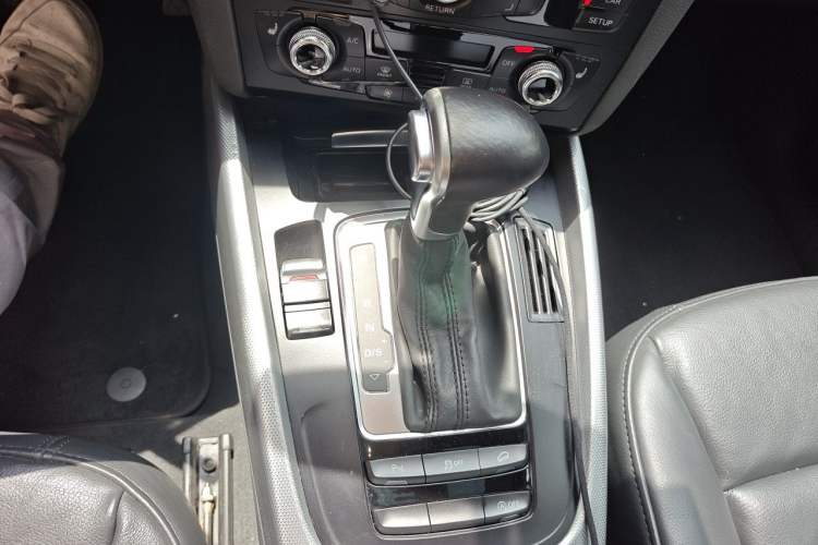 Used Audi Q5 2015 40 TFSI Technology Edition Gear Lever