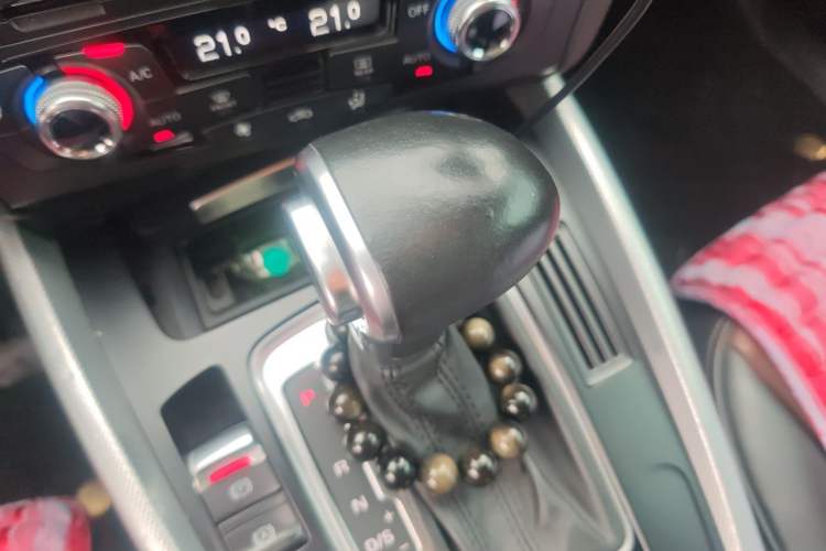 Used Audi Q5  Gear Lever
