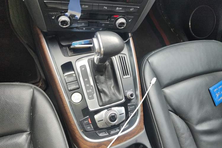 Used Audi Q5 2015 40 TFSI Comfort Model Gear Lever