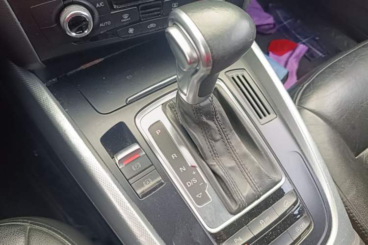 Used Audi Q5 2015 40 TFSI Trendy Edition Gear Lever