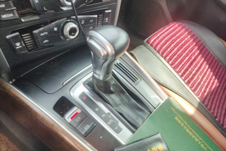 Used Audi Q5 2015 40 TFSI Technology Edition Gear Lever