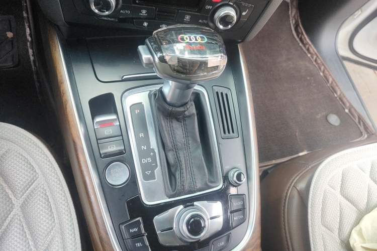 Used Audi Q5 2015 40 TFSI Comfort Model Gear Lever