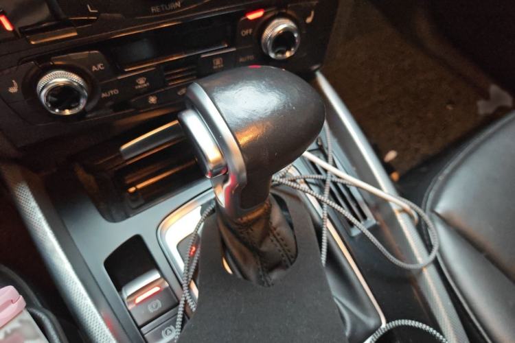 Used Audi Q5 2015 40 TFSI Technology Edition Gear Lever