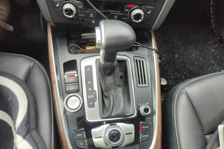 Used Audi Q5 2015 40 TFSI Comfort Model Gear Lever