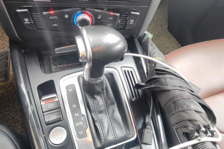 Used Audi Q5 2015 40 TFSI Trendy Edition Gear Lever