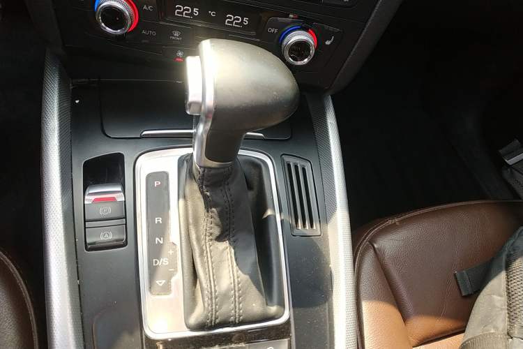 Used Audi Q5 2015 40 TFSI Technology Edition Gear Lever