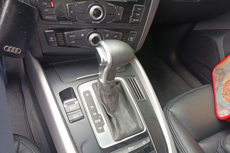 Used Audi Q5 2015 40 TFSI Trendy Edition Gear Lever