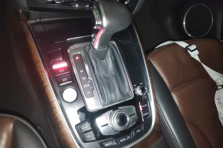 Used Audi Q5 2015 40 TFSI Comfort Model Gear Lever