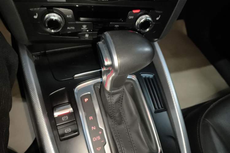 Used Audi Q5 2015 40 TFSI Technology Edition Gear Lever