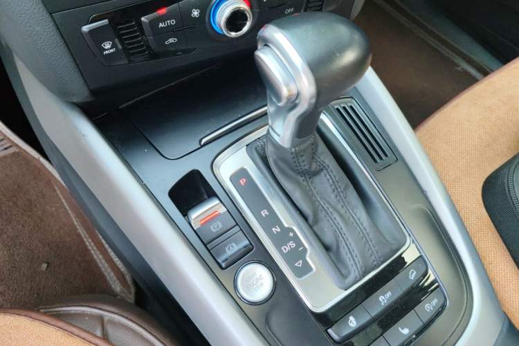 Used Audi Q5 2015 40 TFSI Trendy Edition Gear Lever