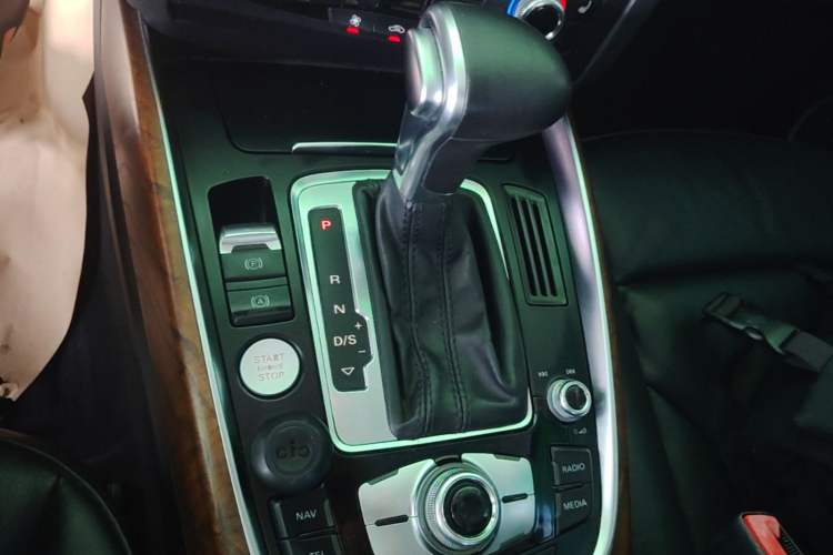Used Audi Q5 2015 40 TFSI Comfort Model Gear Lever